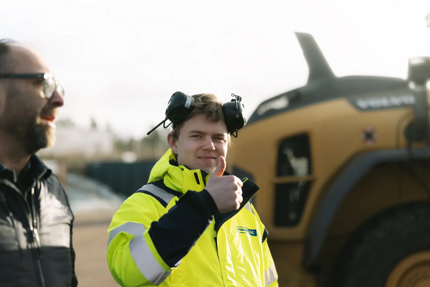 Personal på Lessebo ÅC gör tummen upp.